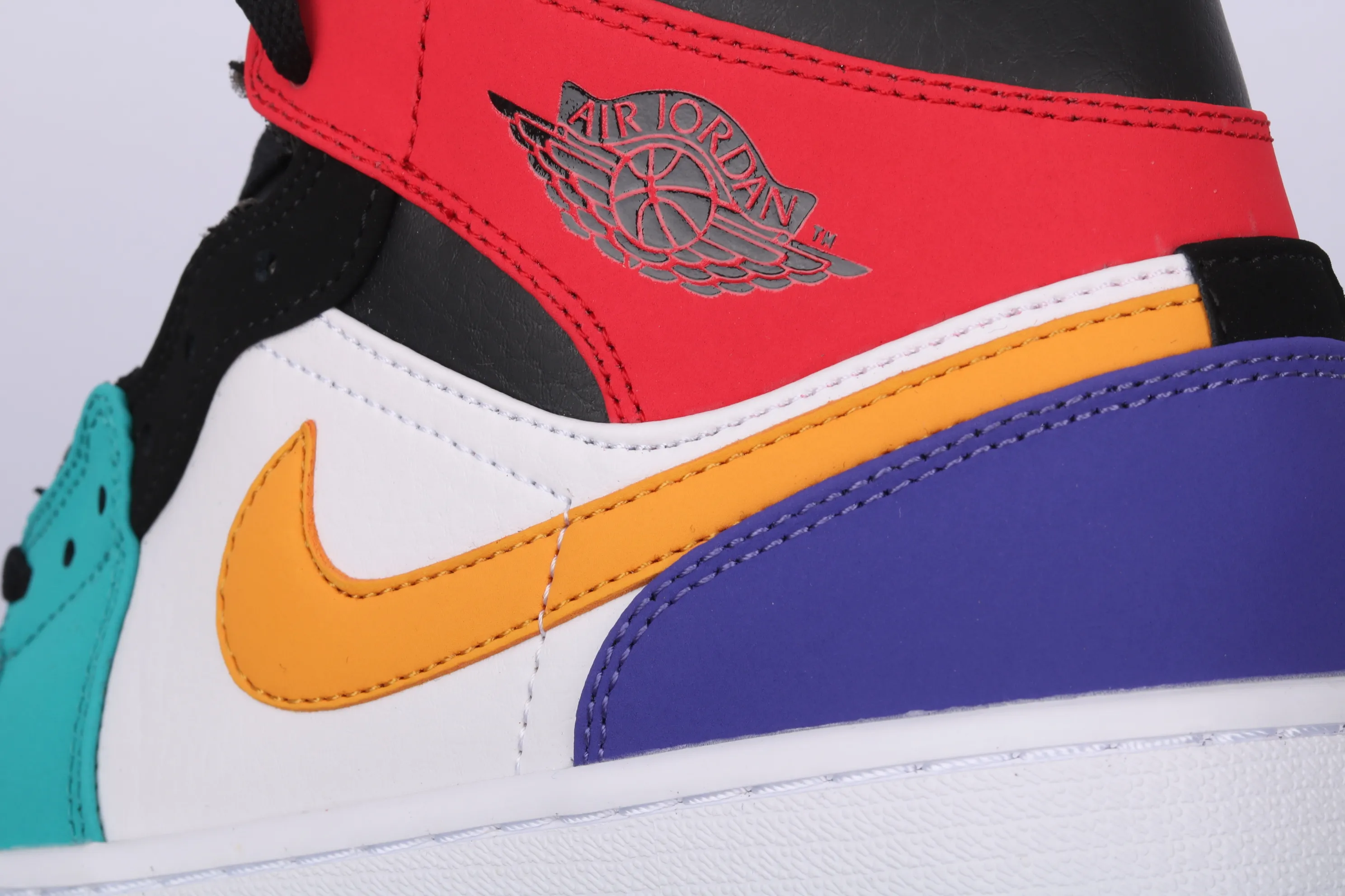 All categories Air Jordan Jordan series basketball shoes Air Jordan 1 Mid Air Jordan 1 Mid four-color stitching toe mid-top full toe layer authentic 554724-125